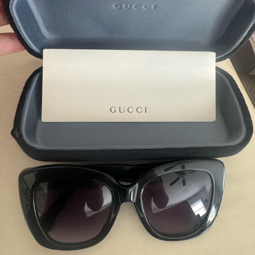 Gucci Sunglasses GG0327S 001 52  like new, no scratches or stains.
